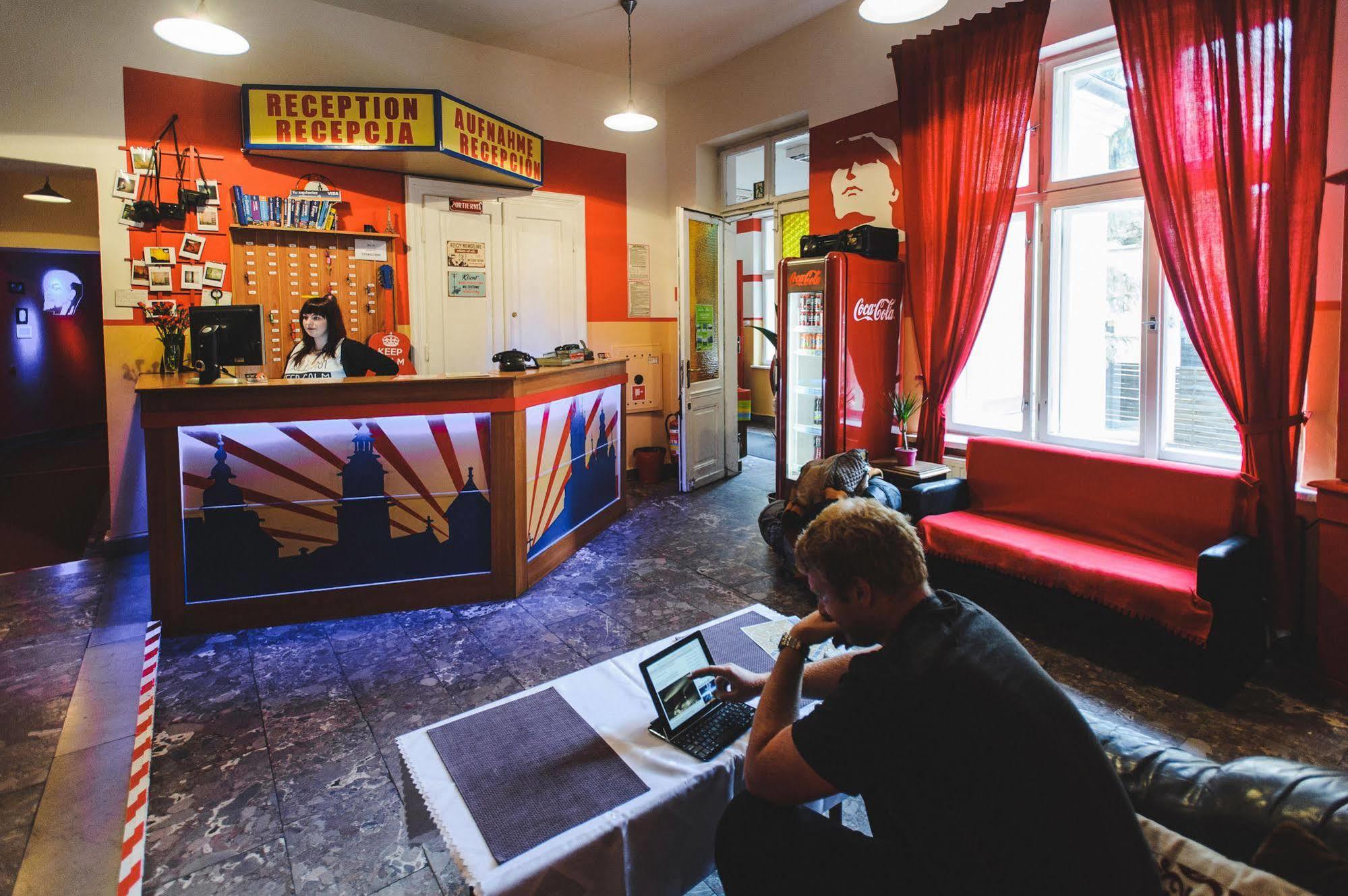 Good Bye Lenin Pub & Garden Hostel Krakow Luaran gambar