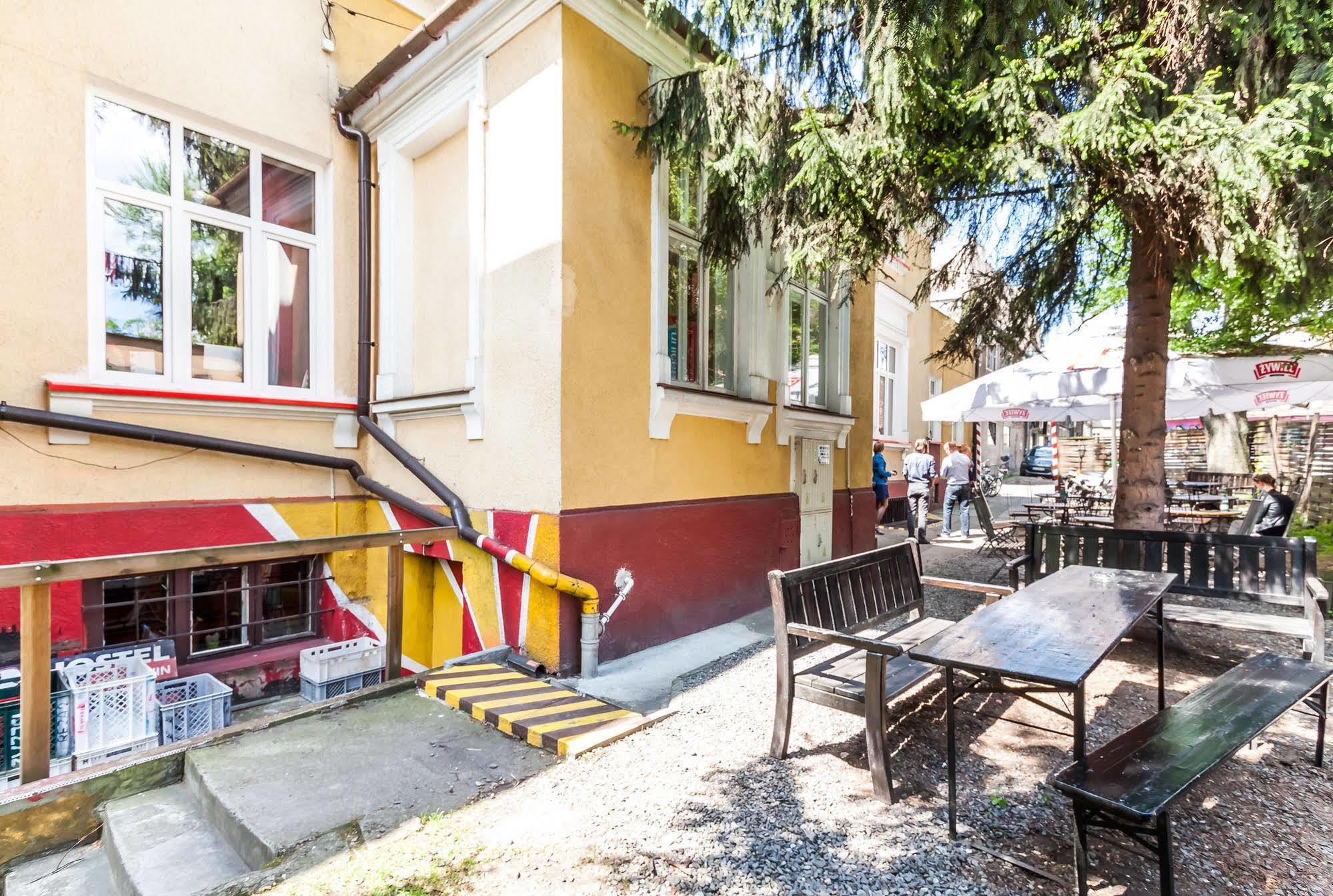 Good Bye Lenin Pub & Garden Hostel Krakow Luaran gambar