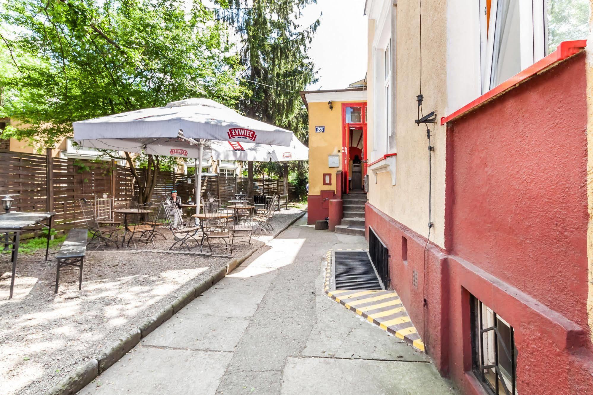 Good Bye Lenin Pub & Garden Hostel Krakow Luaran gambar