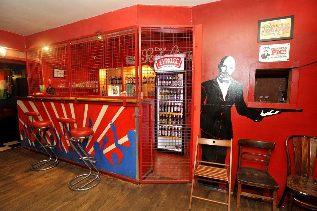 Good Bye Lenin Pub & Garden Hostel Krakow Luaran gambar