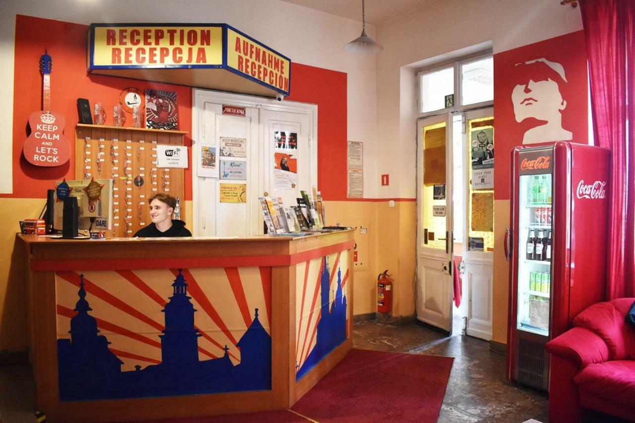 Good Bye Lenin Pub & Garden Hostel Krakow Luaran gambar