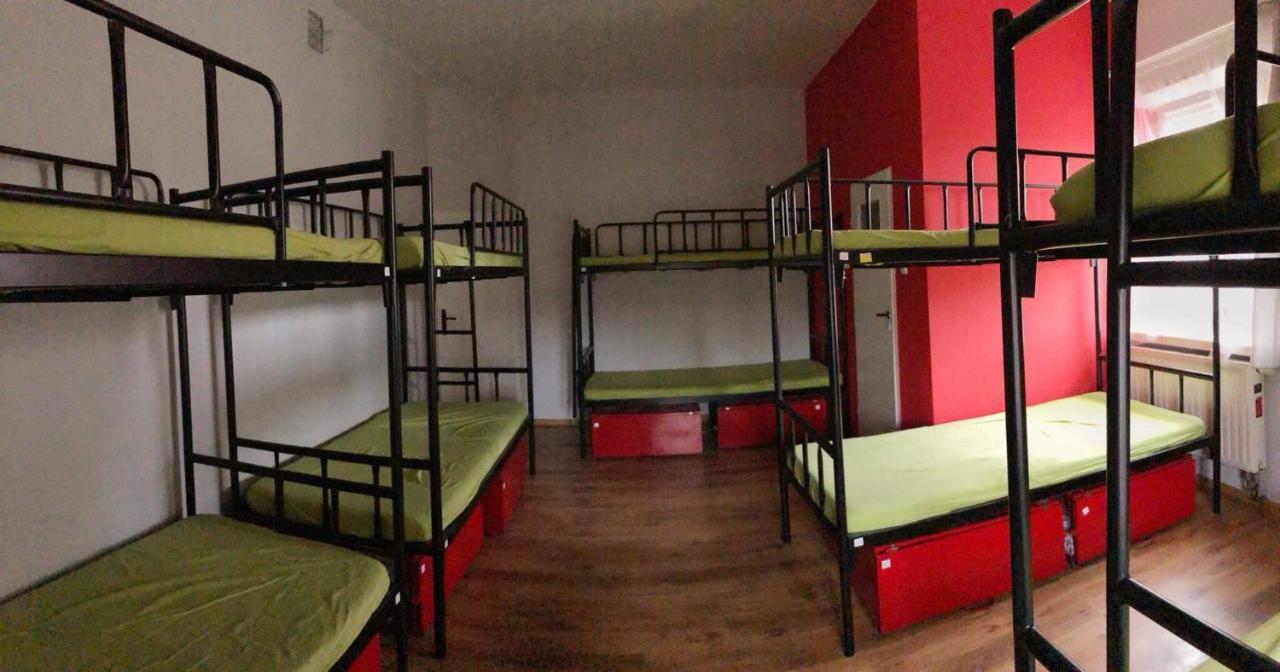 Good Bye Lenin Pub & Garden Hostel Krakow Luaran gambar